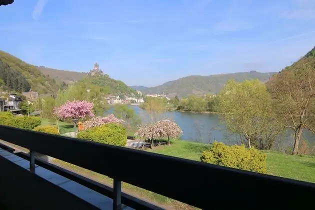 Tek Büyük Yataklı Oda, Balkon, Göl Manzaralı