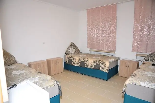 Economy Üç Kişilik Oda, Ortak Banyo (Nr. 1)