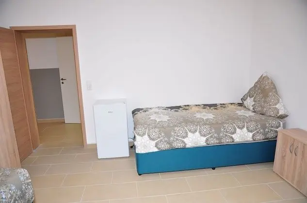 Economy Üç Kişilik Oda, Ortak Banyo (Nr. 1)