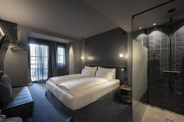Tek Büyük Yataklı Oda, Balkon