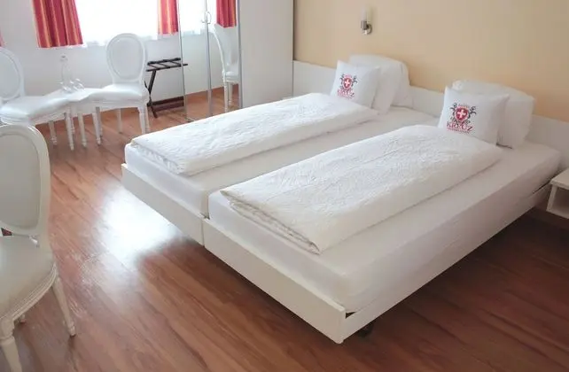 Üç Kişilik Oda