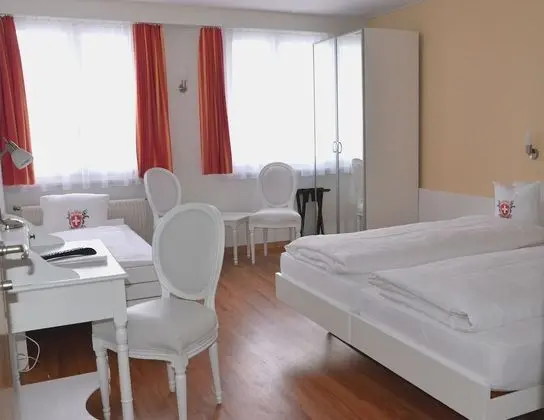 Üç Kişilik Oda
