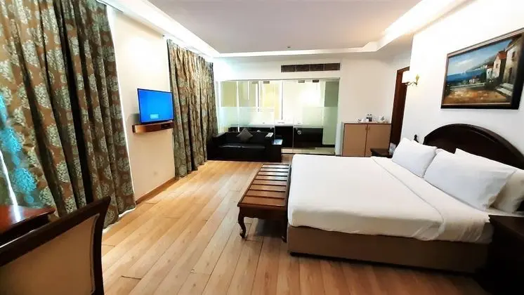 Süit, 1 Büyük (Queen) Boy Yatak, Şehir Manzaralı (Jacuzzi Suite)