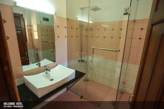 Standard Tek Büyük veya İki Ayrı Yataklı Oda, Kısmi Deniz Manzaralı