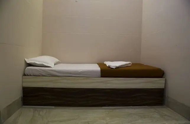 Dört Kişilik Oda, Ortak Banyo