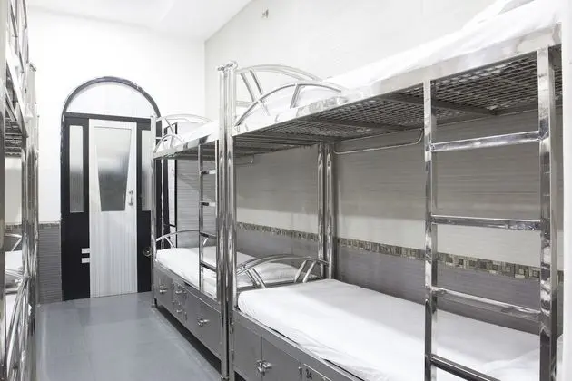 Ortak Ranzalı Oda, Sadece erkekler için, Ortak Banyo