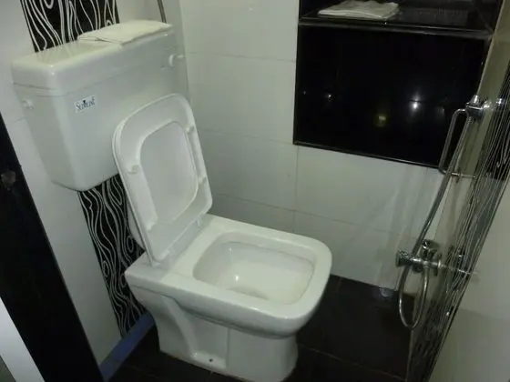 Ortak Ranzalı Oda, Sadece erkekler için, Ortak Banyo