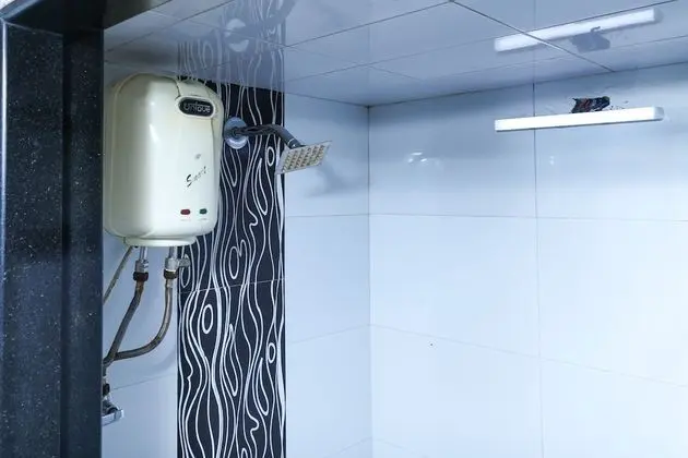 Ortak Ranzalı Oda, Sadece erkekler için, Ortak Banyo