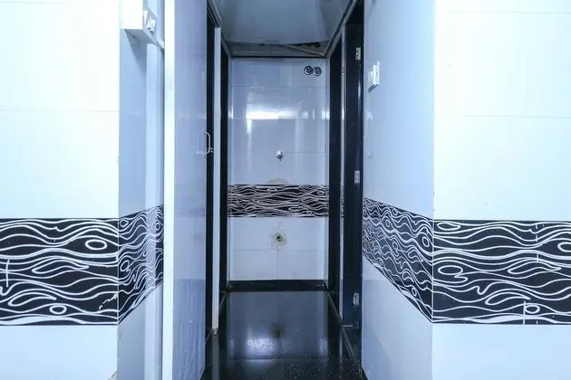 Ortak Ranzalı Oda, Sadece erkekler için, Ortak Banyo