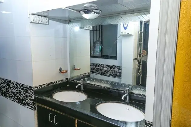 Ortak Ranzalı Oda, Sadece erkekler için, Ortak Banyo