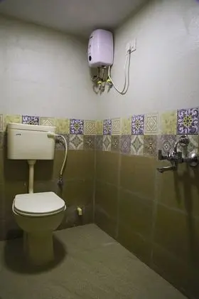 Üç Kişilik Oda, Ortak Banyo
