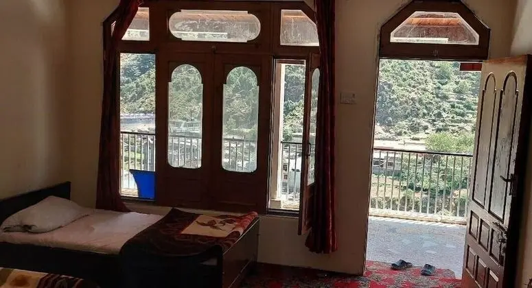 Standard Tek Büyük Yataklı Oda