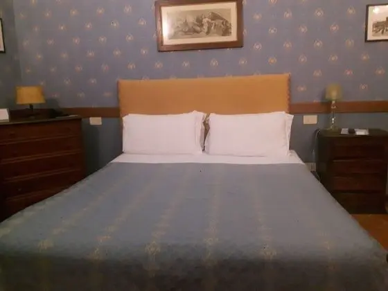 Büyük Yataklı Tek Kişilik Oda