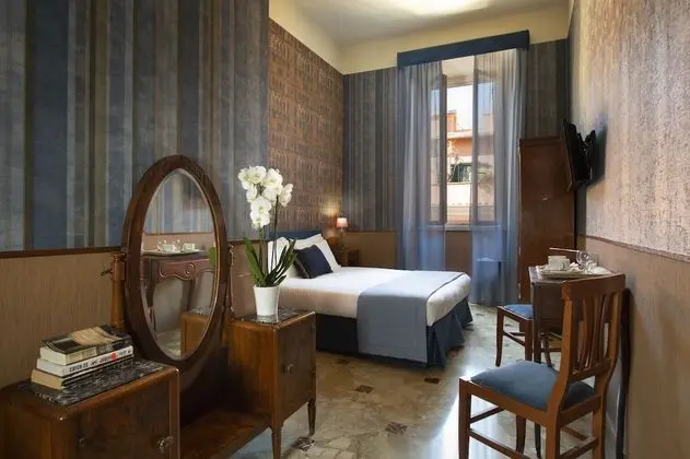 Büyük Yataklı Tek Kişilik Oda