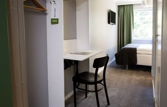Compact Queen (no pool/spa included)