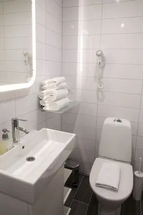 Compact Queen (no pool/spa included)