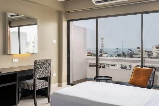 Superior Pool View With Bathtub Breakfast Included