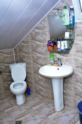 Design Tek Büyük Yataklı Oda, Ortak Banyo