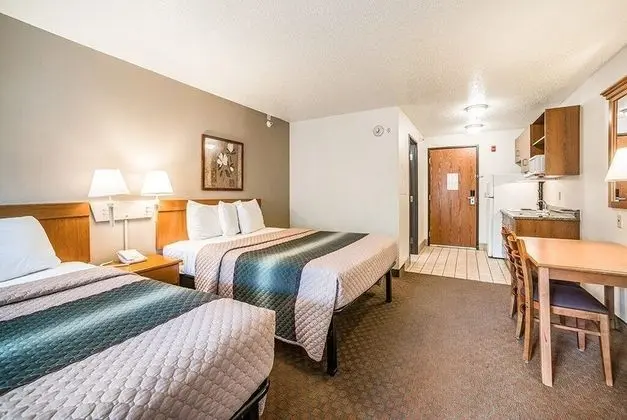 2 Queen Bed Suites