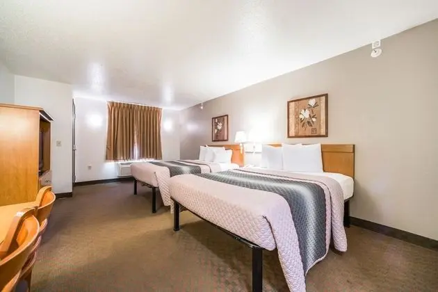 2 Queen Bed Suites