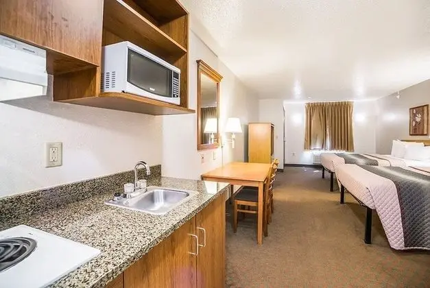 2 Queen Bed Suites