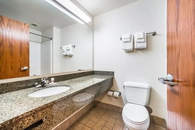 2 Queen Bed Suites
