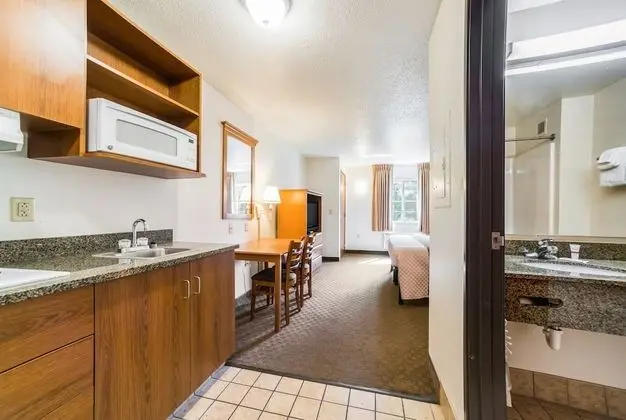 King Bed Suite