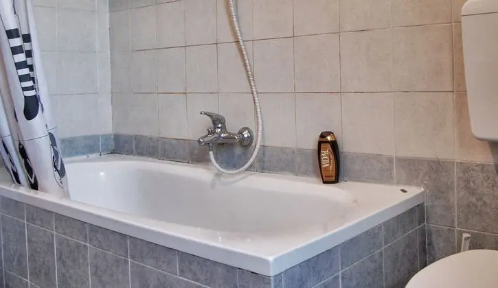 Classic Üç Kişilik Oda, Ortak Banyo (external)