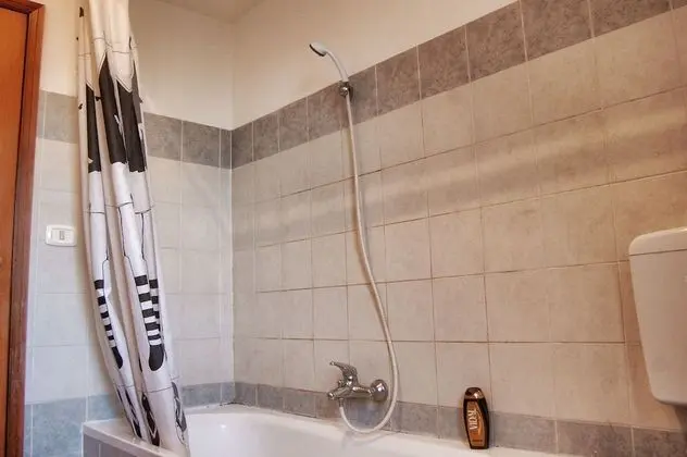 Classic Üç Kişilik Oda, Ortak Banyo (external)