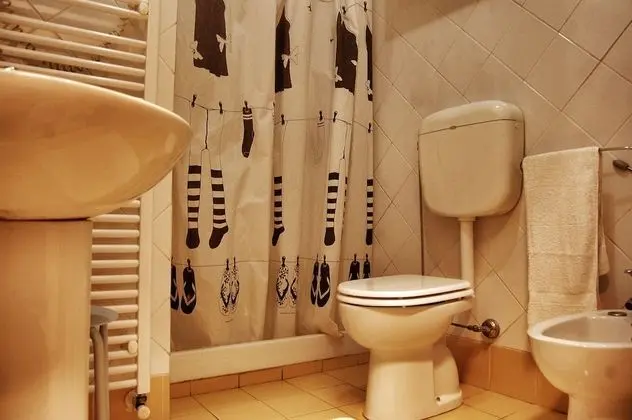 Dört Kişilik Oda, Ortak Banyo (external)