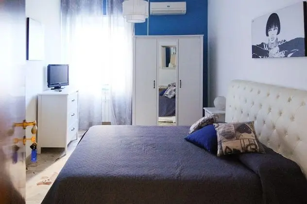 Tek Büyük Yataklı Oda, Ortak Banyo (external)