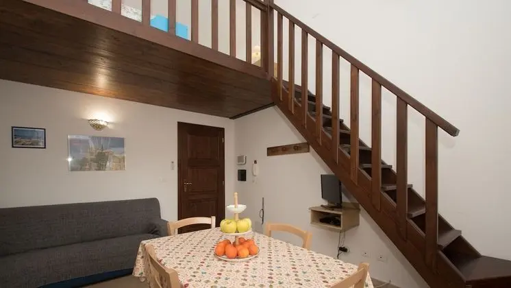 Apart Daire, Birden Çok Yatak, Balkon, Avlu Manzaralı