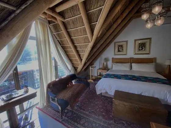 Deluxe Tek Büyük Yataklı Oda (Thatch room)