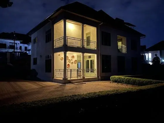 Ev, Birden Çok Yatak Odası, Sıcak Su Havuzu