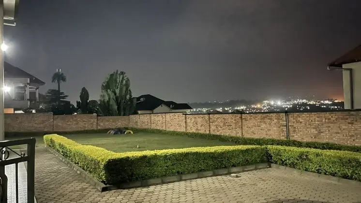 Ev, Birden Çok Yatak Odası, Sıcak Su Havuzu