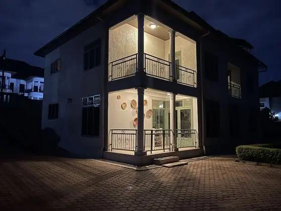 Ev, Birden Çok Yatak Odası, Sıcak Su Havuzu