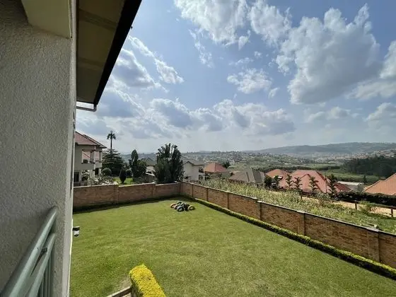 Ev, Birden Çok Yatak Odası, Sıcak Su Havuzu