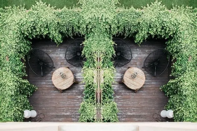 Tek Büyük Yataklı Oda, Teras, Zemin Kat (Interior courtyard view)