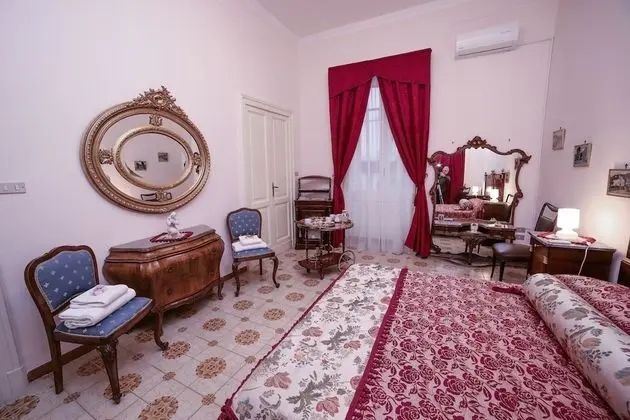 Tek Büyük Yataklı Oda, Ortak Banyo (Oro)