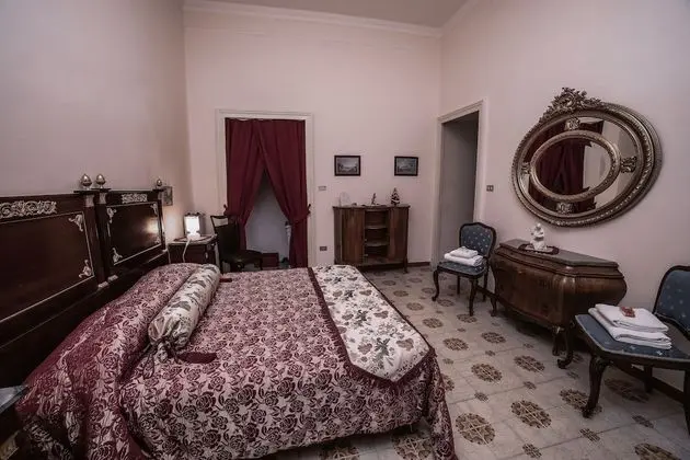 Tek Büyük Yataklı Oda, Ortak Banyo (Oro)