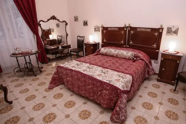 Tek Büyük Yataklı Oda, Ortak Banyo (Oro)