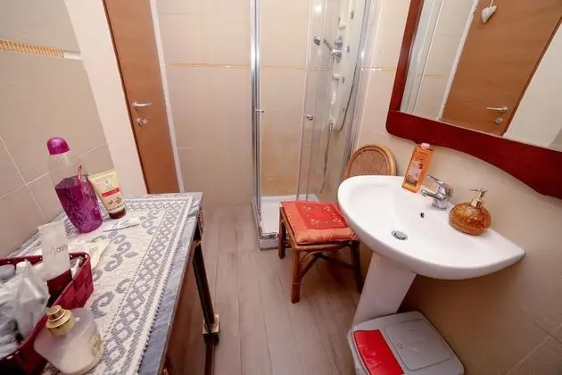 Tek Büyük Yataklı Oda, Ortak Banyo (Oro)