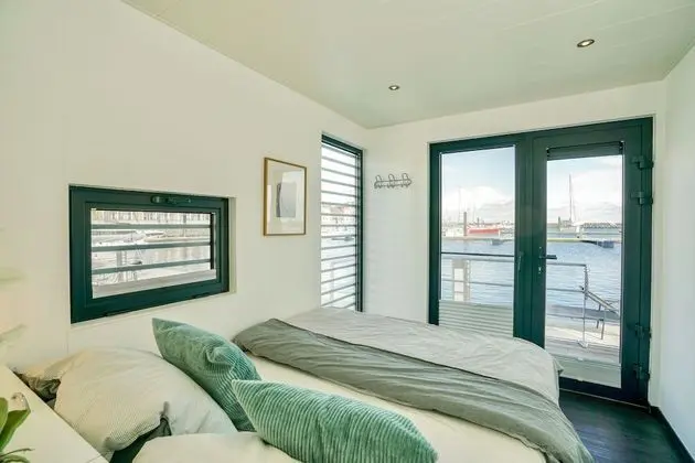 Family Ev (Houseboat 3)