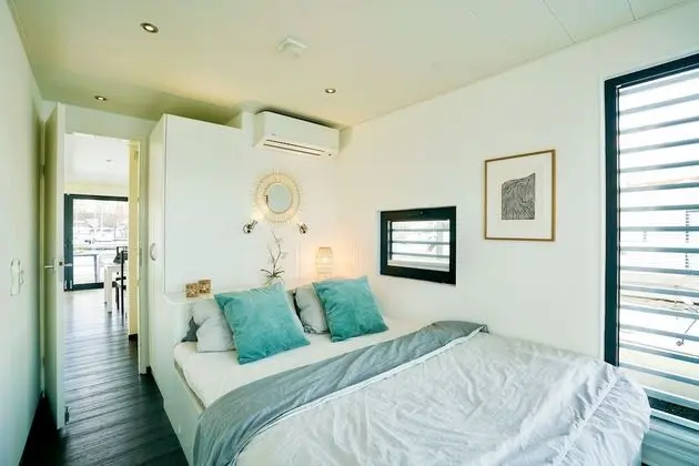 Family Ev (Houseboat 3)