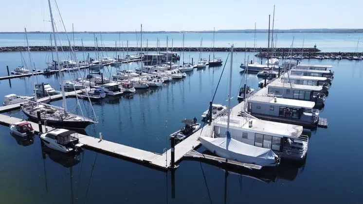 Family Ev (Houseboat 3)