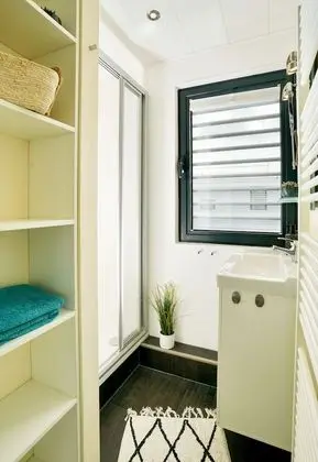 Family Ev (Houseboat 3)