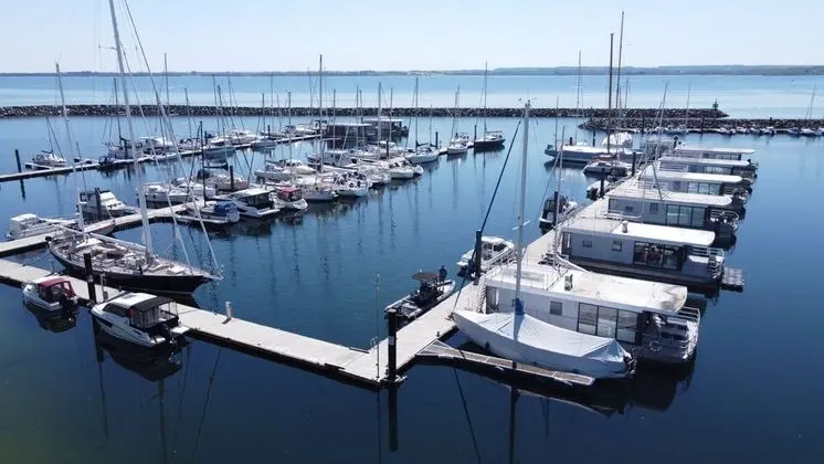 Family Ev (Houseboat 4)