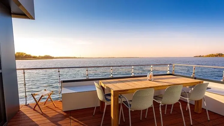 Floating-Bungalow #5