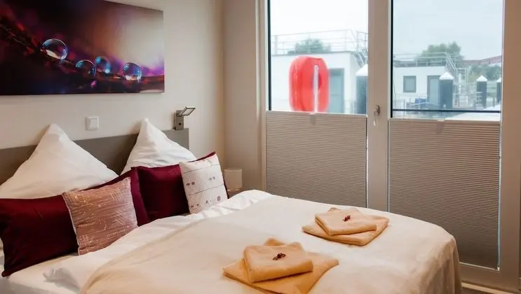 Floating-Bungalow #5