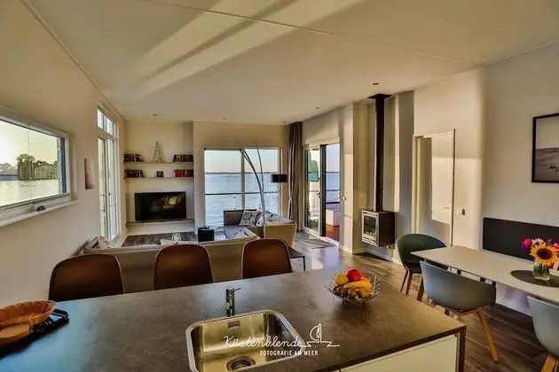 Floating-Bungalow #5